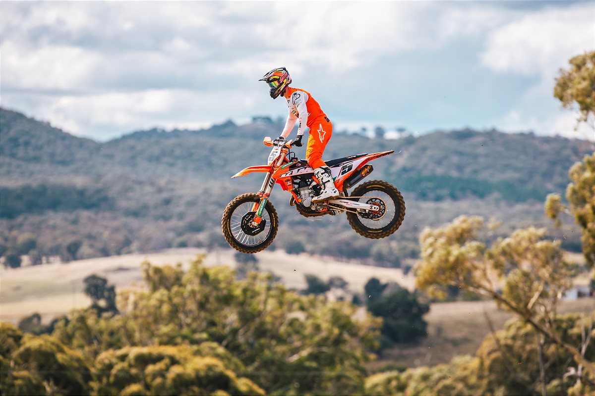 2022-KTM-Racing-Team-photoshoot-9