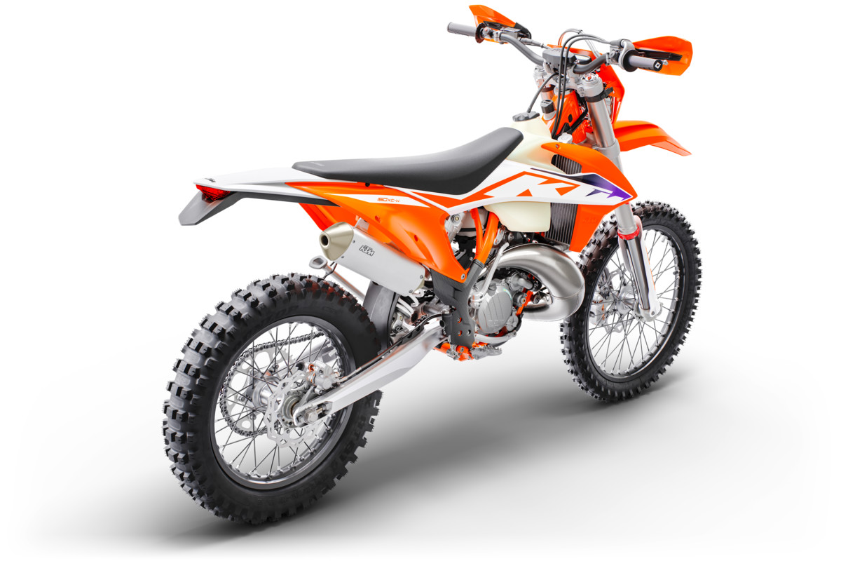 428797_150 XC-W-TPI_MY23_Rear-Right