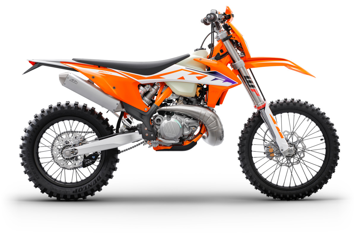 428799_250 XC-W-TPI_MY23_90-Right