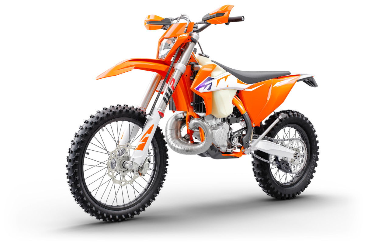 428800_250 XC-W-TPI_MY23_Front-Left