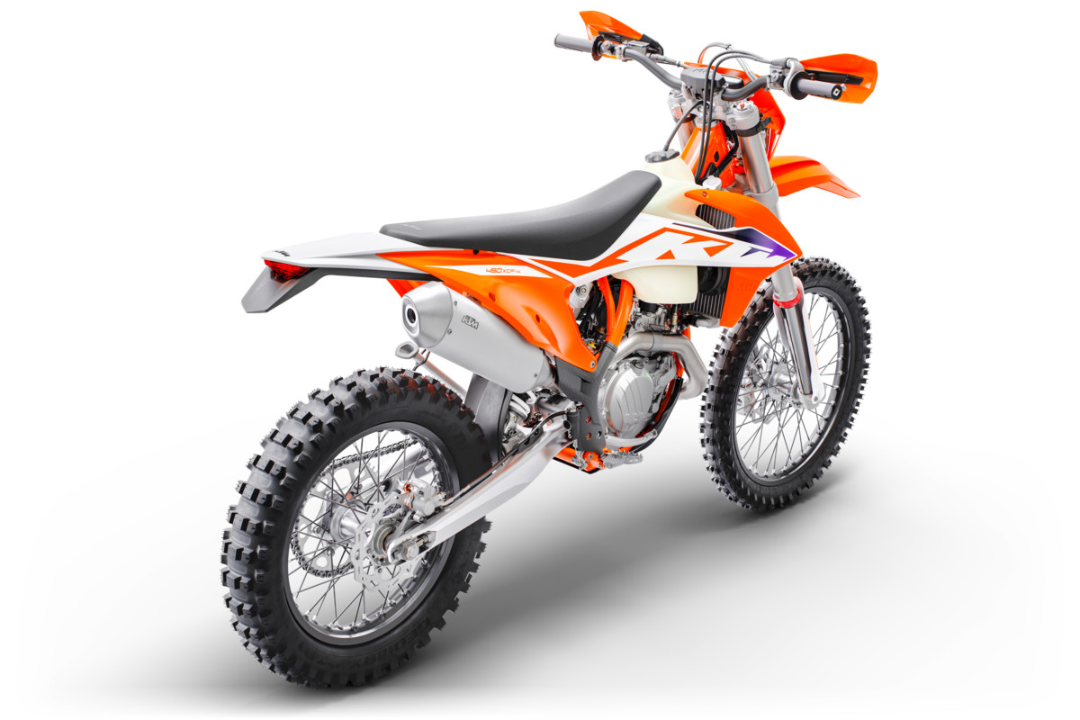 428812_450 XCF-W_MY23_Rear-Right