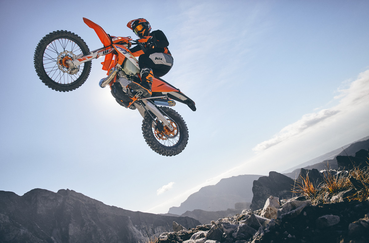 430206_MY23 KTM 300 XC-W - Action - Cat B