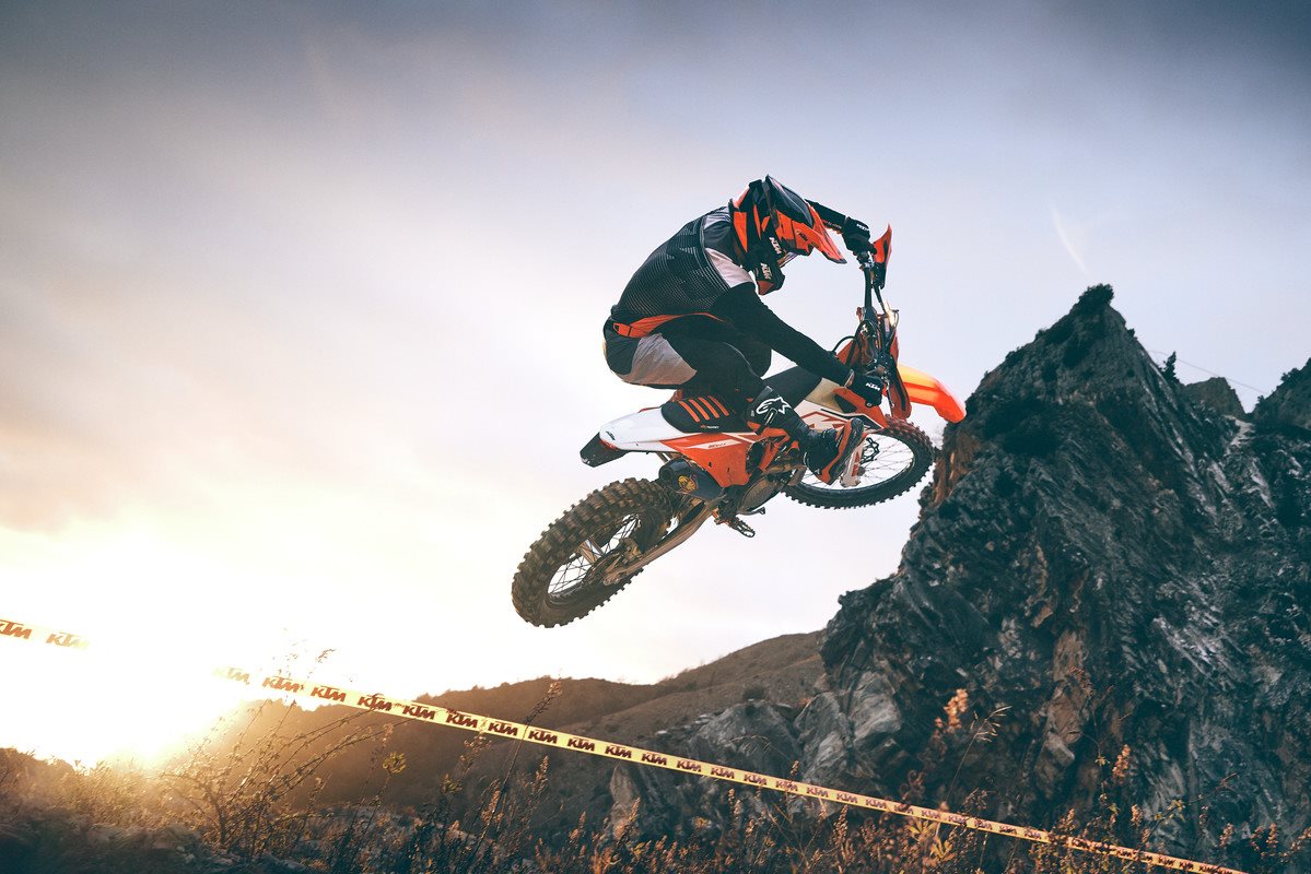 430217_MY23 KTM 450 XCF-W  - Action - Cat B - FRA Approved