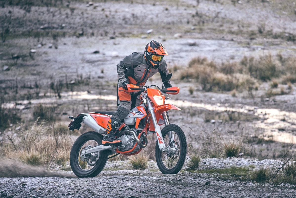 430251_MY23 KTM 500 EXC-F - US Street Legal - Action - Cat B