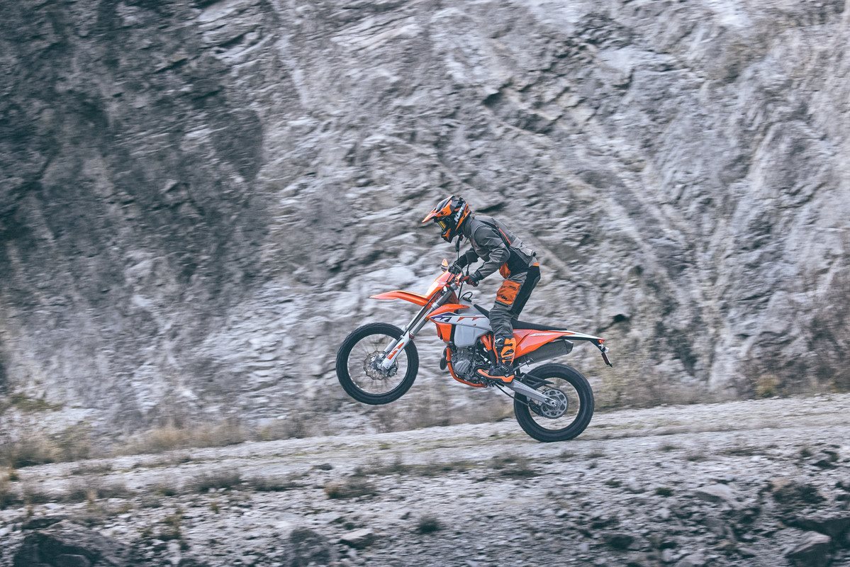 430252_MY23 KTM 500 EXC-F - US Street Legal - Action - Cat B