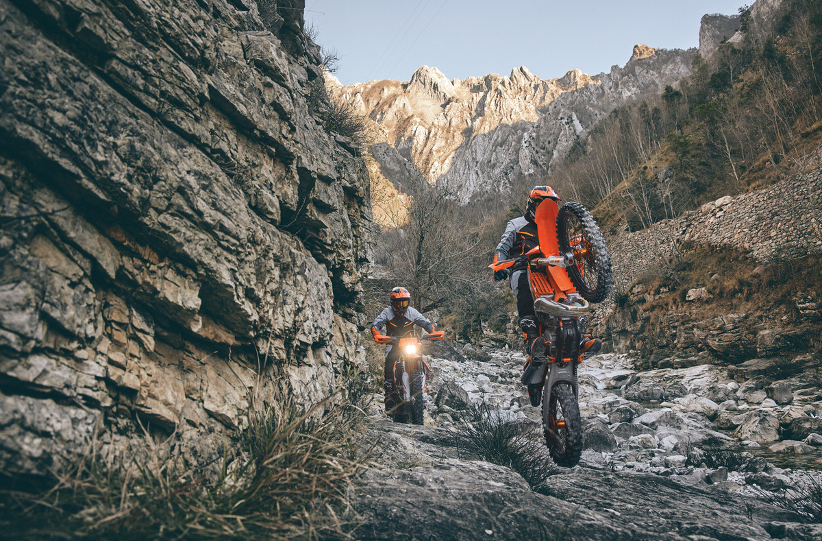 430260_MY23 KTM 300 XC-W - Action - Cat B