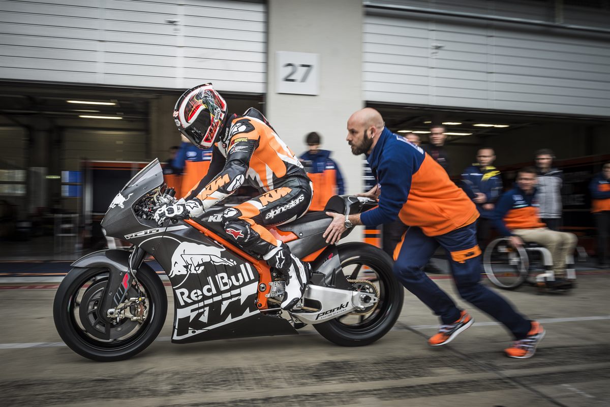 Alex Hofmann & Mechanic KTM RC16 Spielberg 2015