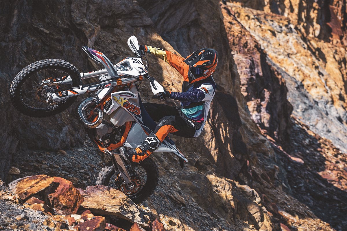 381226_MY22 KTM 250 EXC TPI SIX DAYS - Cat B_CAT B_01 Action Images
