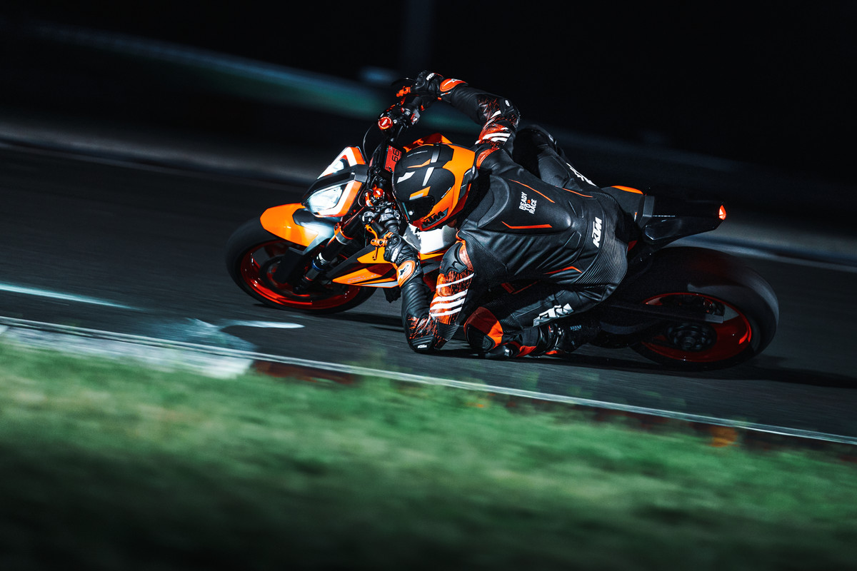 411696_MY22 KTM 1290 SUPER DUKE R - Cat B_MY22