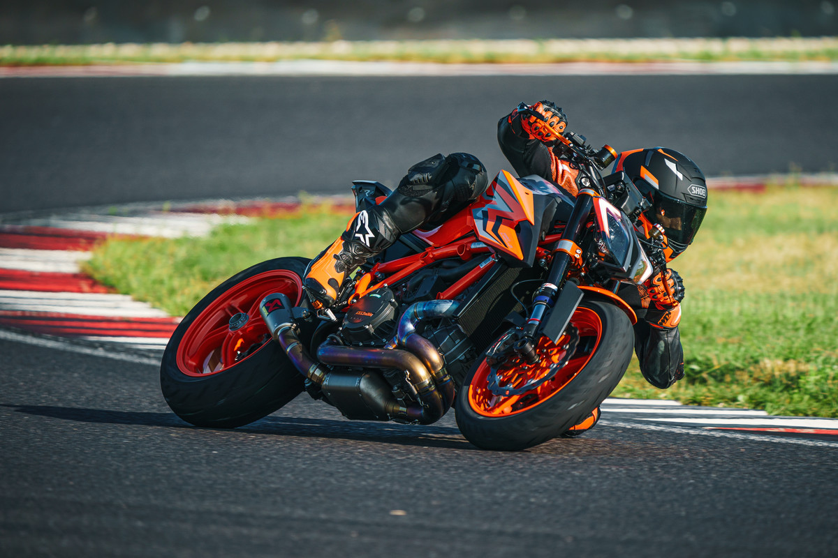 411685_MY22 KTM 1290 SUPER DUKE R - Cat B_MY22