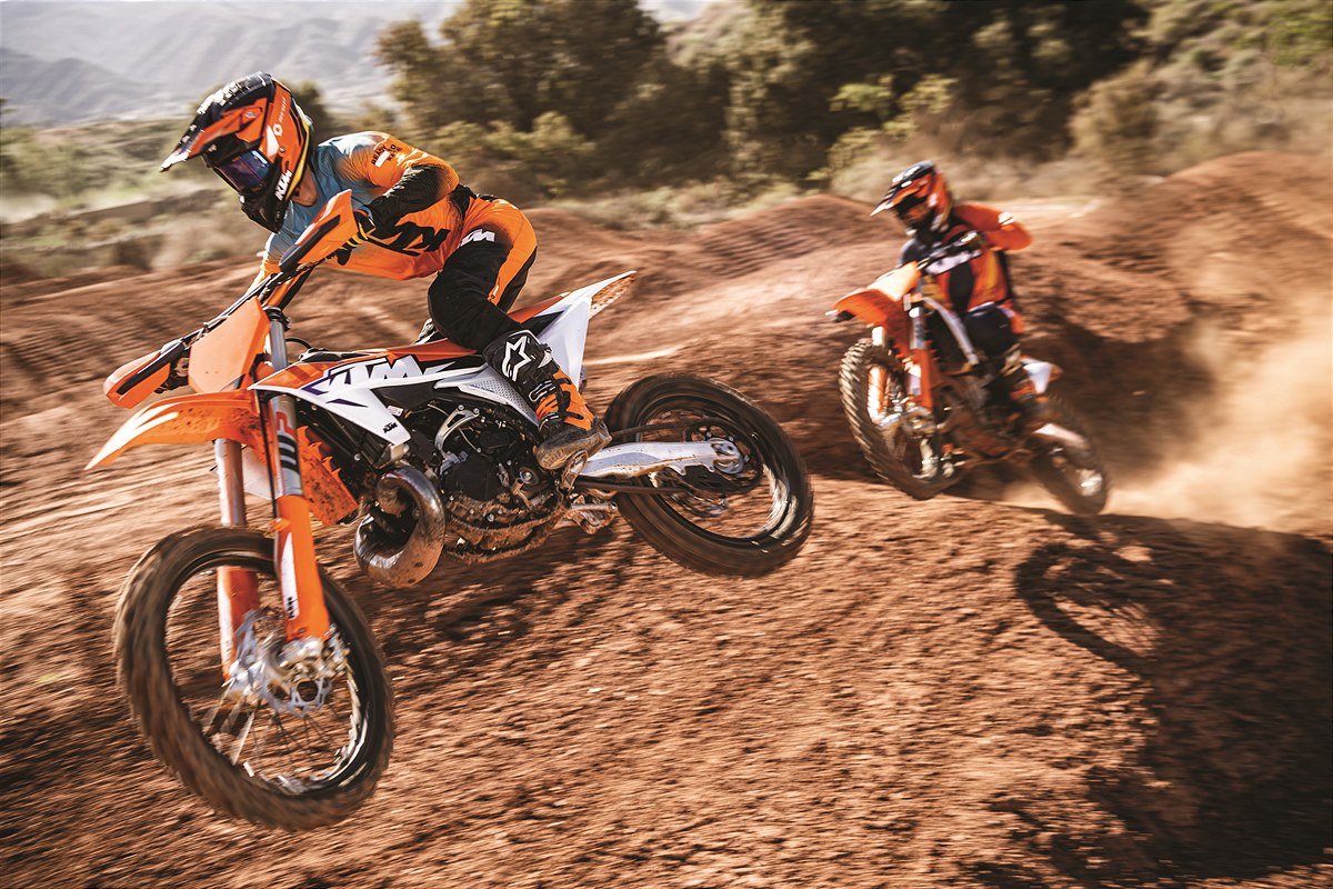 444531_MY23 KTM 300 SX PowerParts _ MY23 KTM 450 SX-F Aesthetic - EU_MY23_03 Action