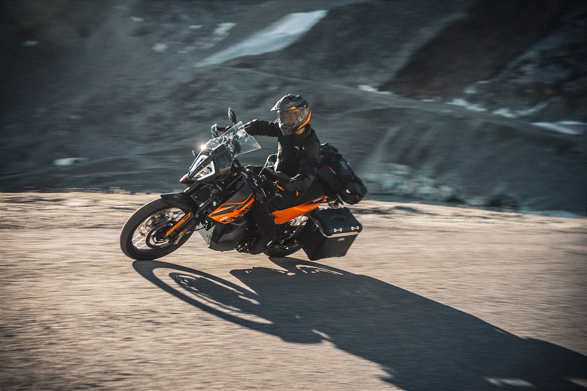 MY21 KTM 890 ADVENTURE action4