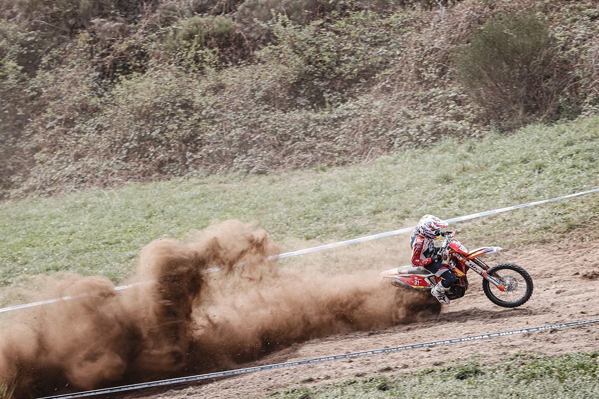 josh-toth_ISDE_2022_France_12000