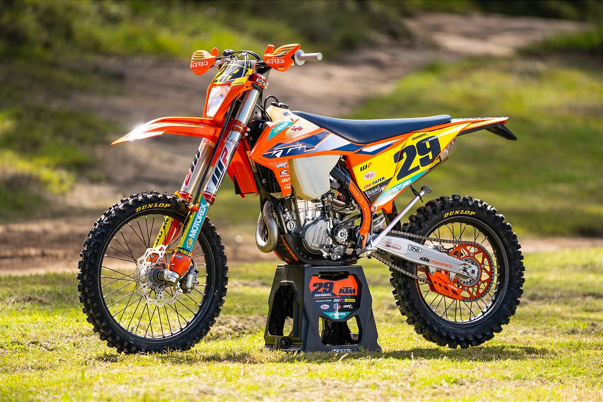 2022_KTM_enduro_team_photoshoot_24