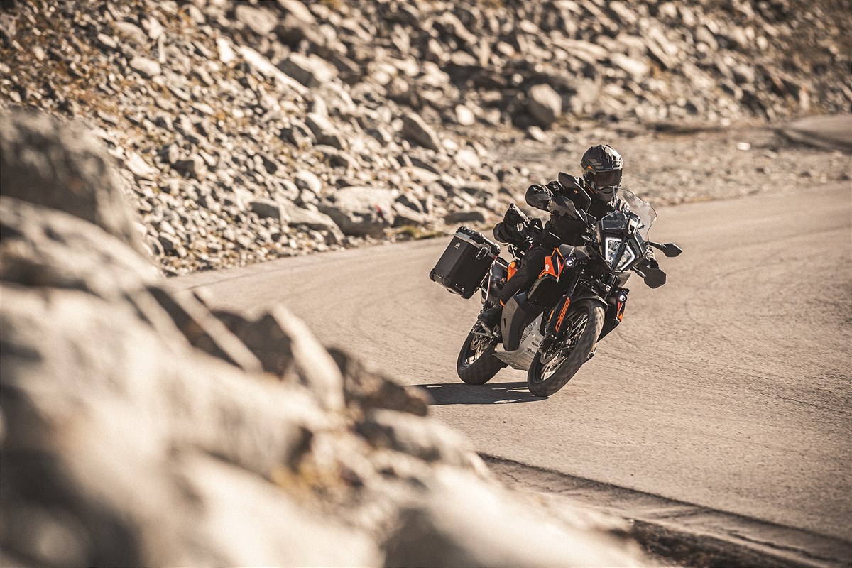 359565_MY21 KTM 890 ADVENTURE_ Action_MY21