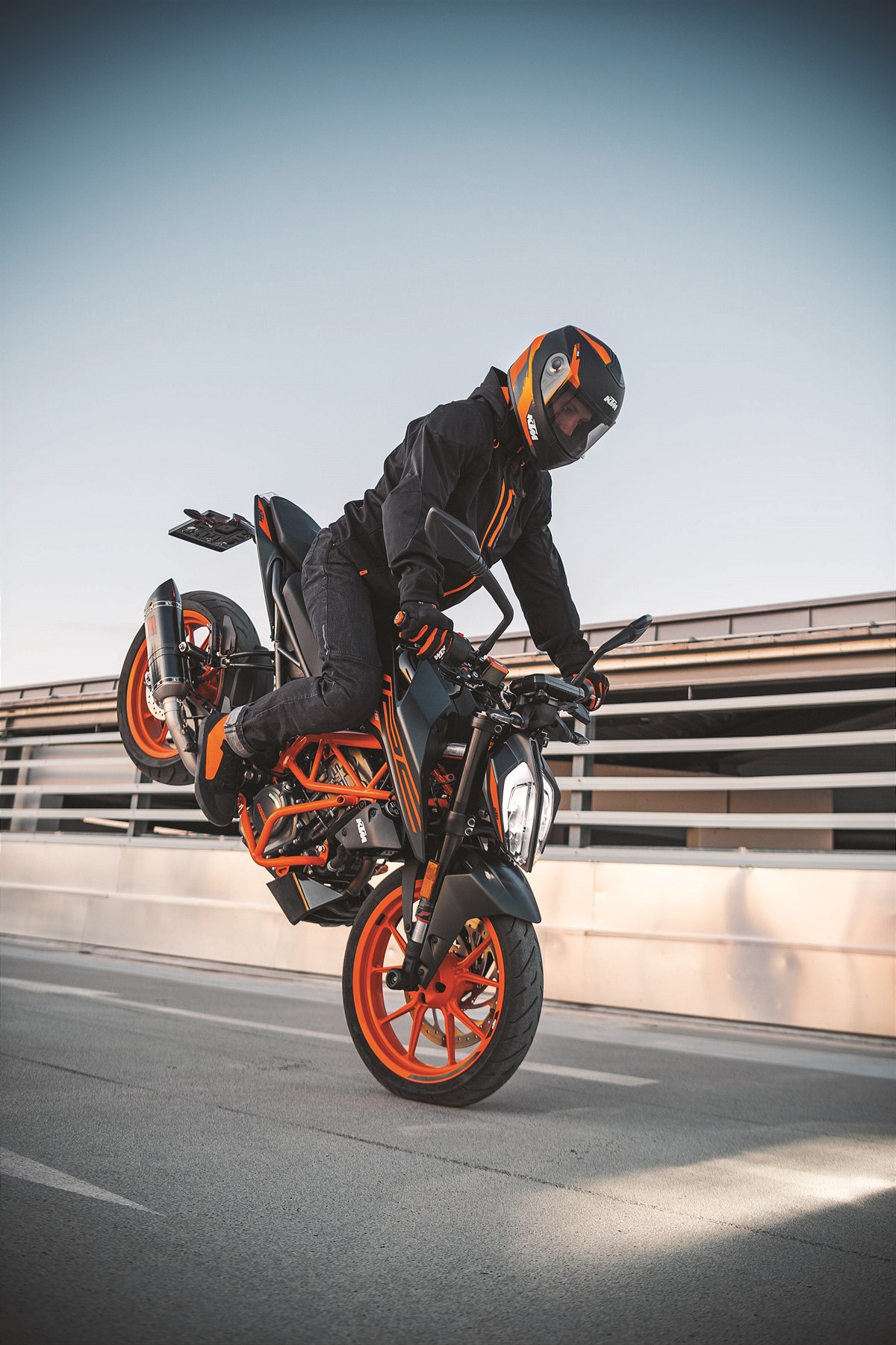 358659_KTM Naked Model Range_ Action_MY21