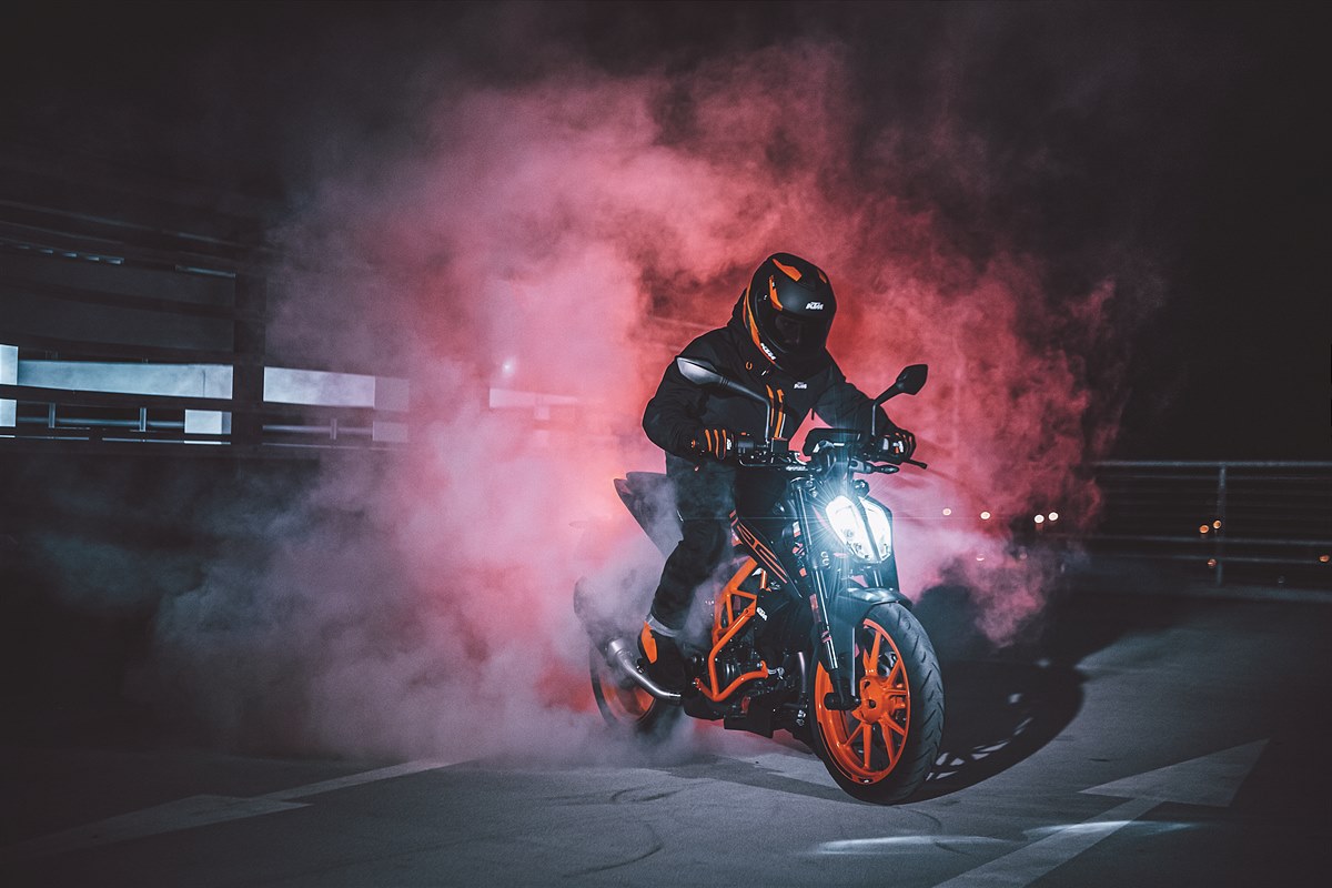 358676_KTM Naked Model Range_ Action_MY21