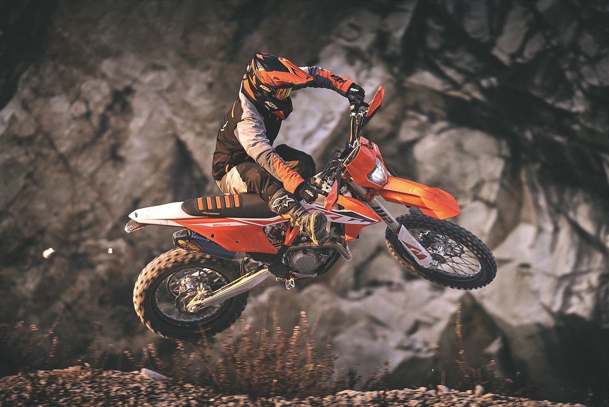 430239_MY23 KTM 350 EXC-F - Action - Cat B_MY23_01 ACTION