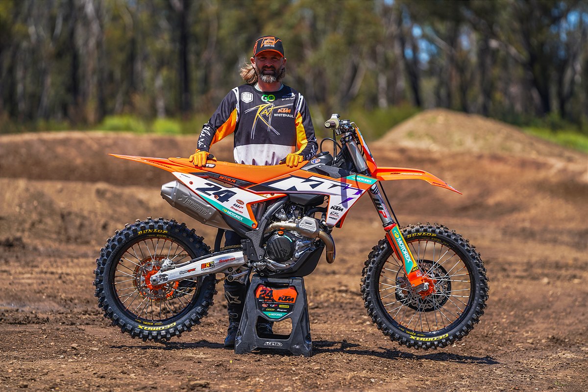 KTM_Racing_Team_2022_SX_photoshoot_2