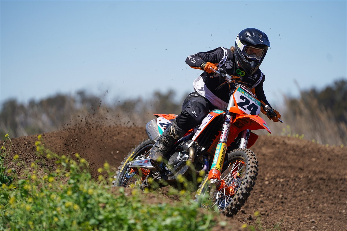 KTM_Racing_Team_2022_SX_photoshoot_3