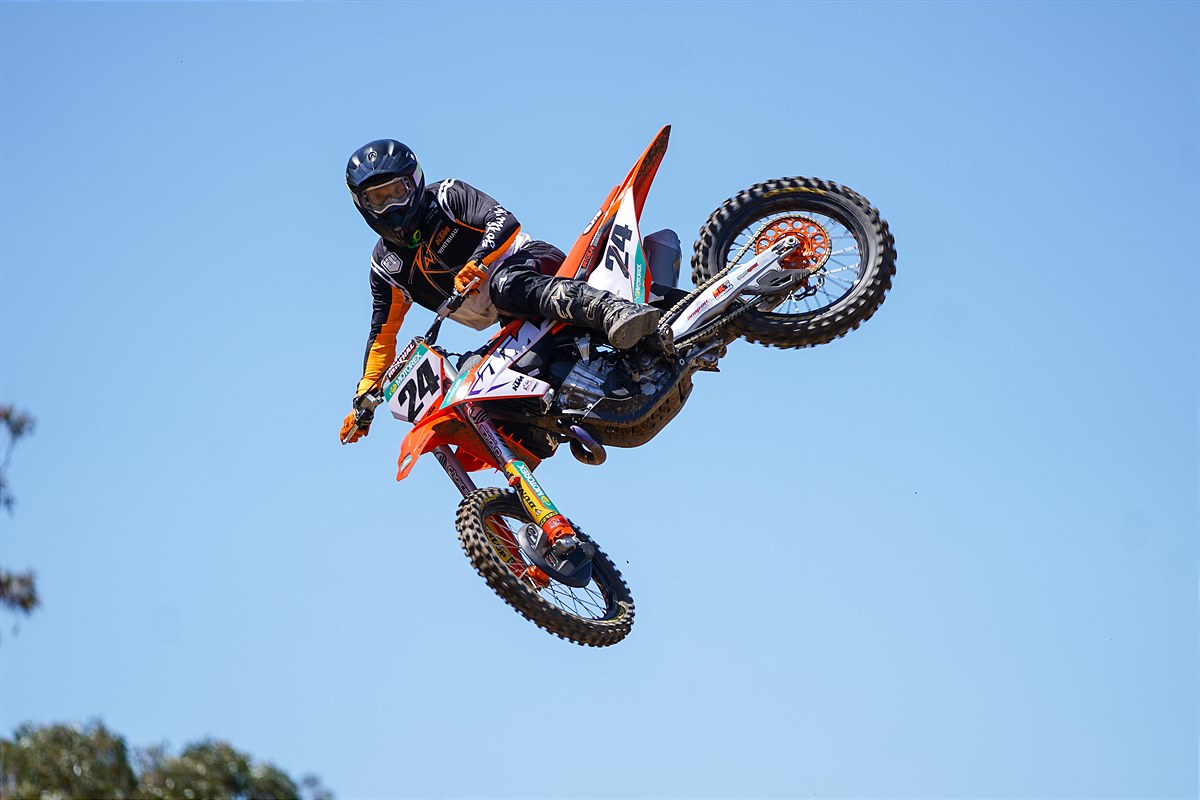 KTM_Racing_Team_2022_SX_photoshoot_4