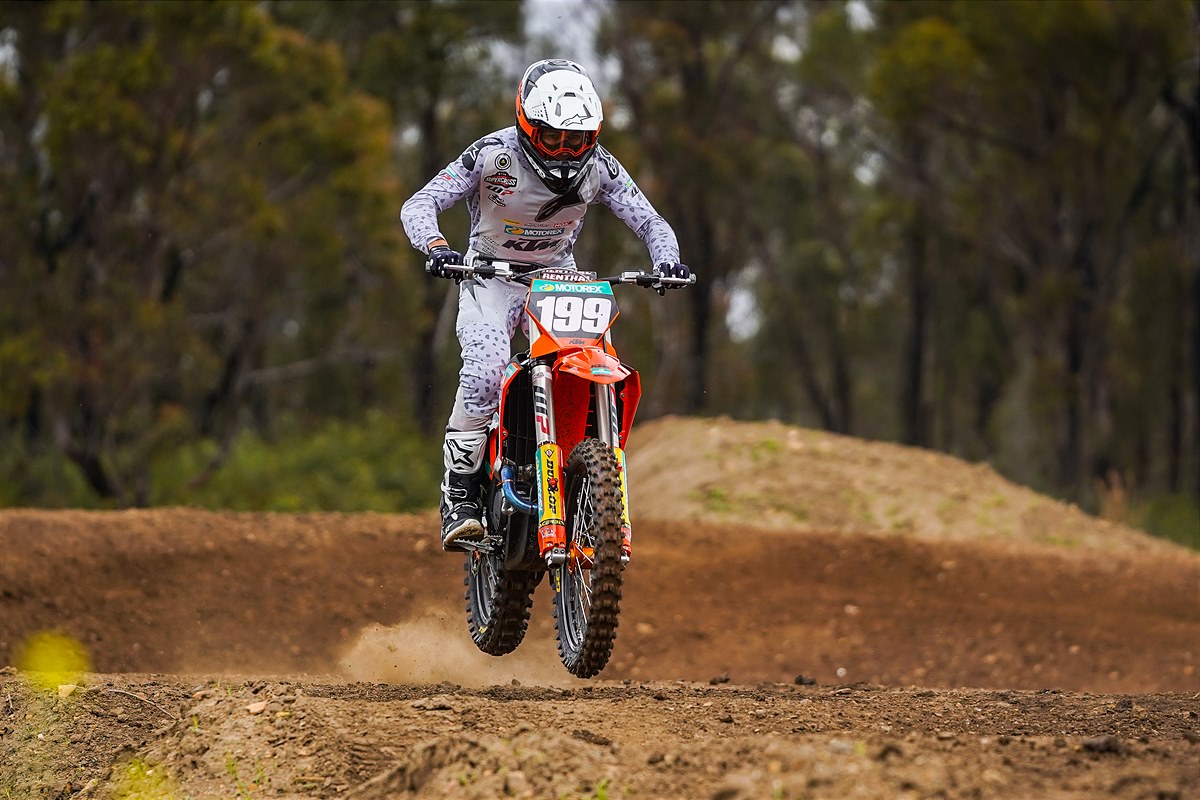 KTM_Racing_Team_2022_SX_photoshoot_5