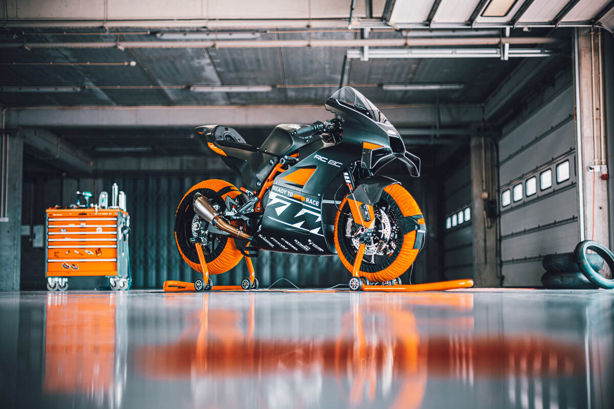 2023 KTM RC 8C
