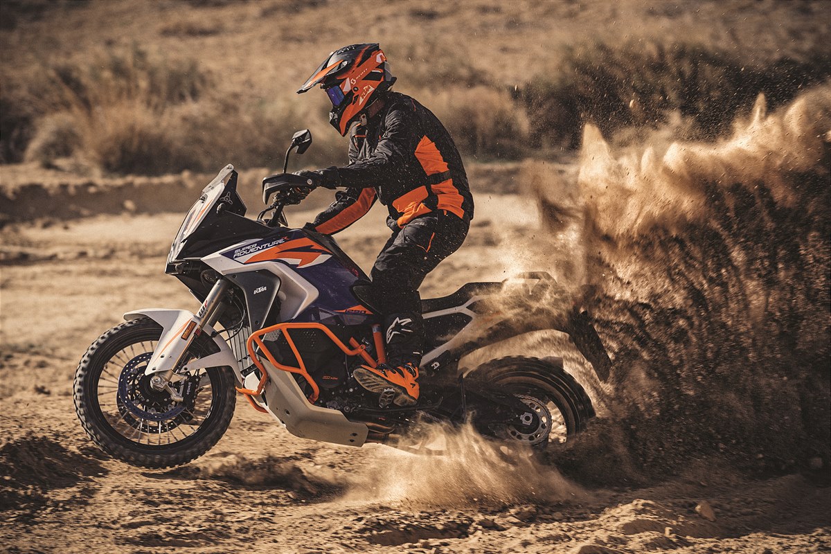 371668_MY21 KTM 1290 SUPER ADVENTURE R_ Action CAT A_MY21