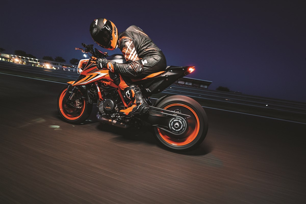 411684_MY22 KTM 1290 SUPER DUKE R - Cat B_MY22