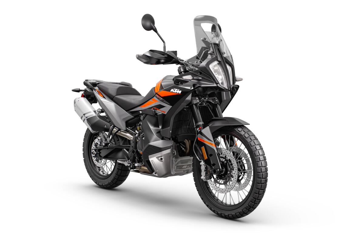 457289_MY23 KTM 890 ADVENTURE Black US MY23 Front-Right_MY23