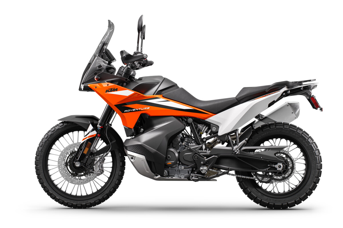 457303_MY23 KTM 890 ADVENTURE Orange US MY23 90-Left_MY23