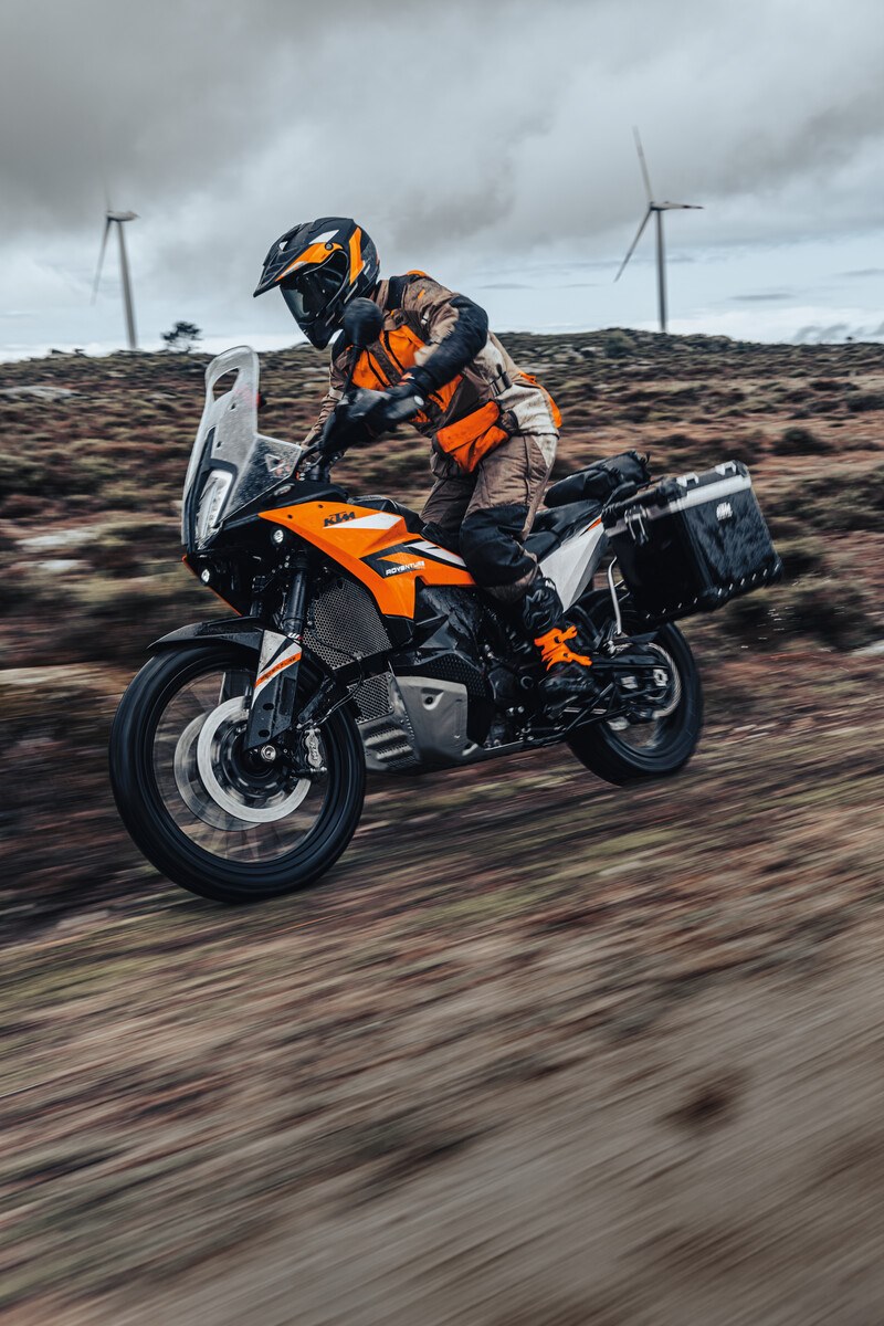 480640_MY23 KTM 890 ADVENTURE - Action - CAT A_MY23