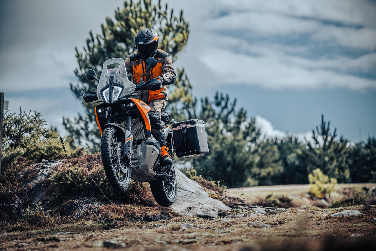 480701_MY23 KTM 890 ADVENTURE - Action - CAT A_MY23