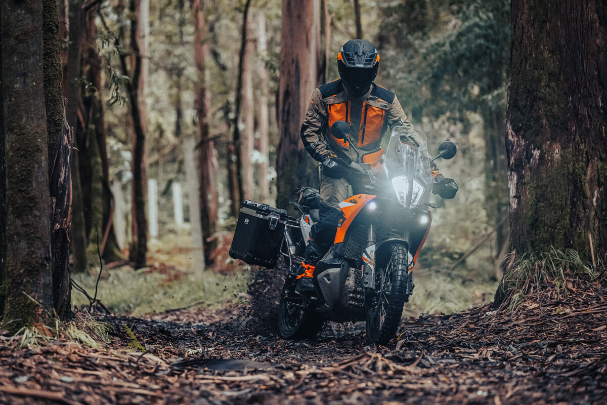 480758_MY23 KTM 890 ADVENTURE - Action - CAT A_MY23