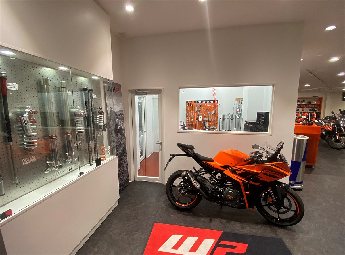 KTM 神戸イーストWP PRO COMPONENTSコーナー
