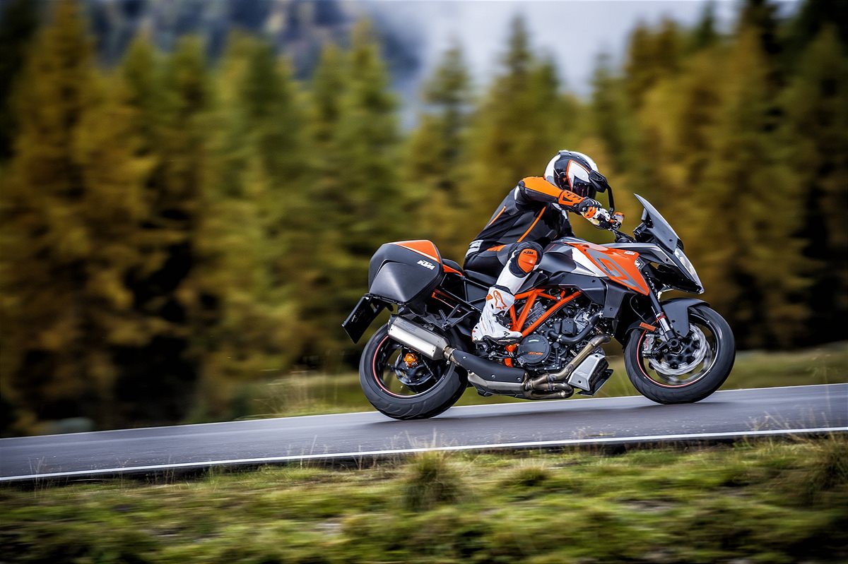 1290 SUPER DUKE GT_Action_03