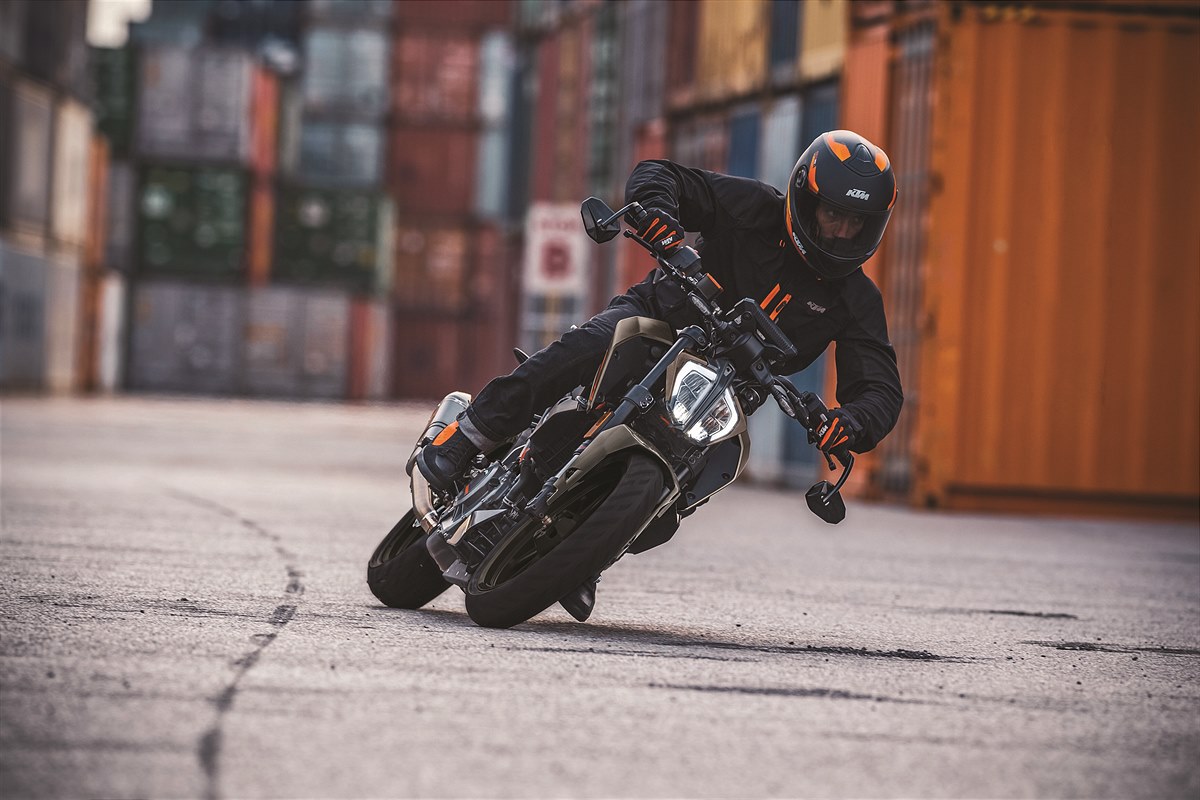 486456_MY23 KTM 390 DUKE_EU_ Global