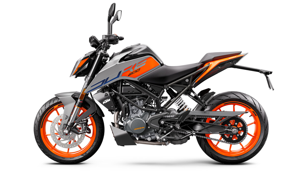 463823_MY23 KTM 200 DUKE_ 90 Degrees left