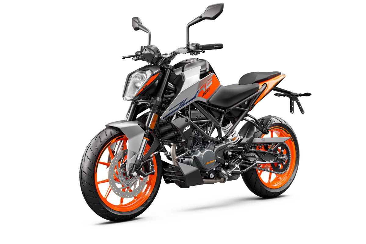 463825_MY23 KTM 200 DUKE_ 45 degree front left