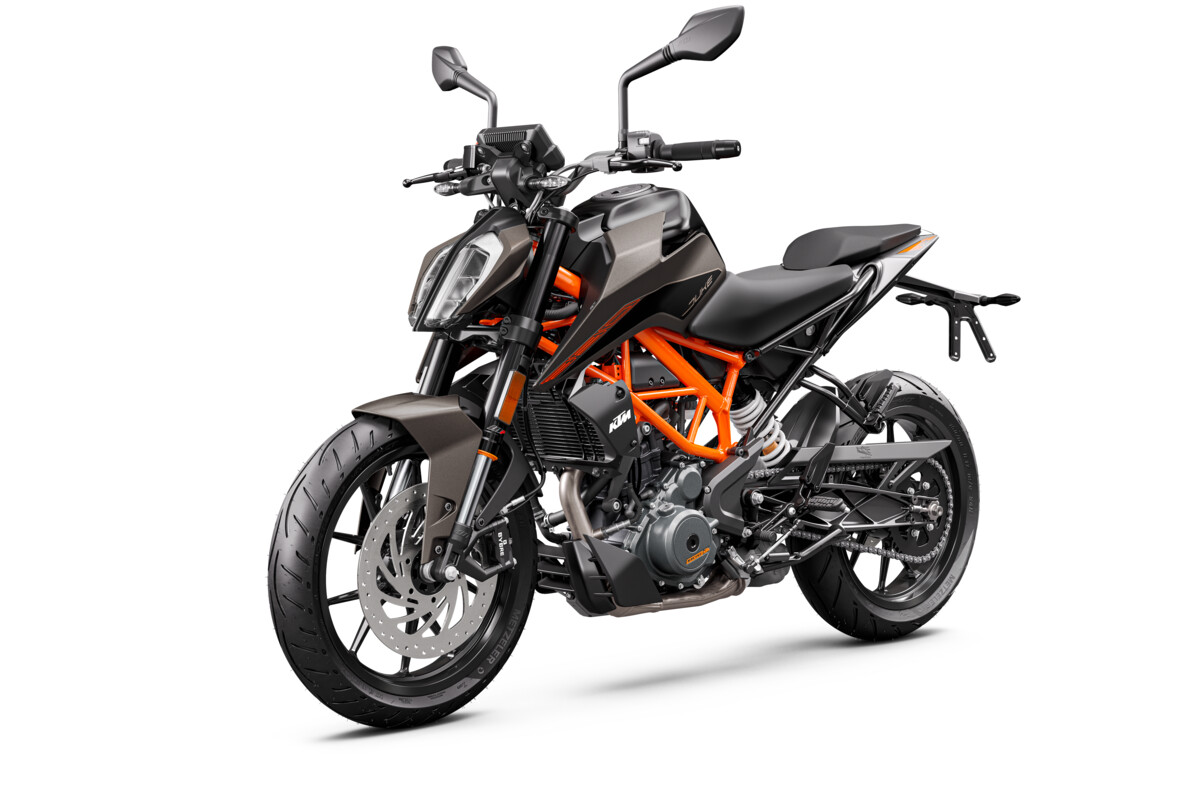 463835_MY23 KTM 390 DUKE_ 45 degree front left