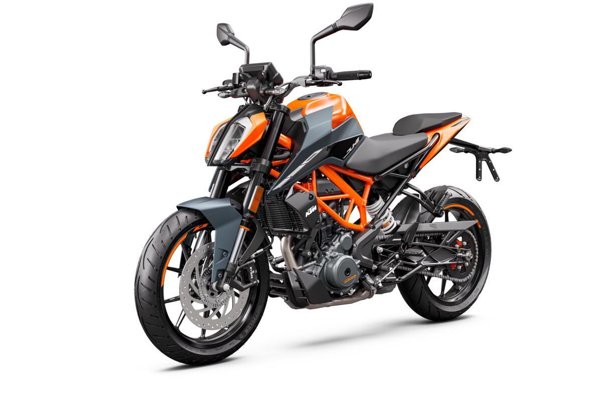 463843_MY23 KTM 390 DUKE_ 45 degree front left