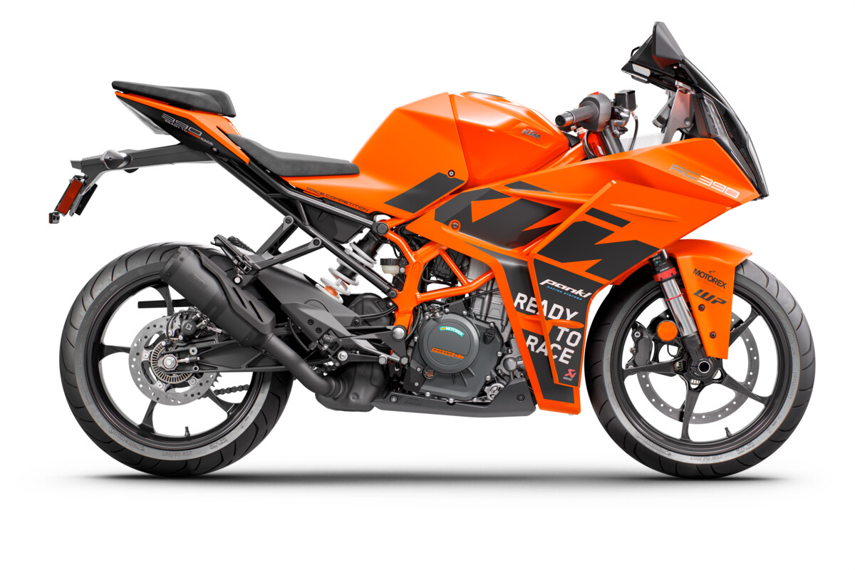 478770_RC390 ORANGE US MY23 90-Right_USA