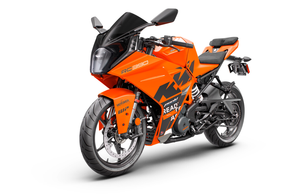 478771_RC390 ORANGE US MY23 Front-Left_USA