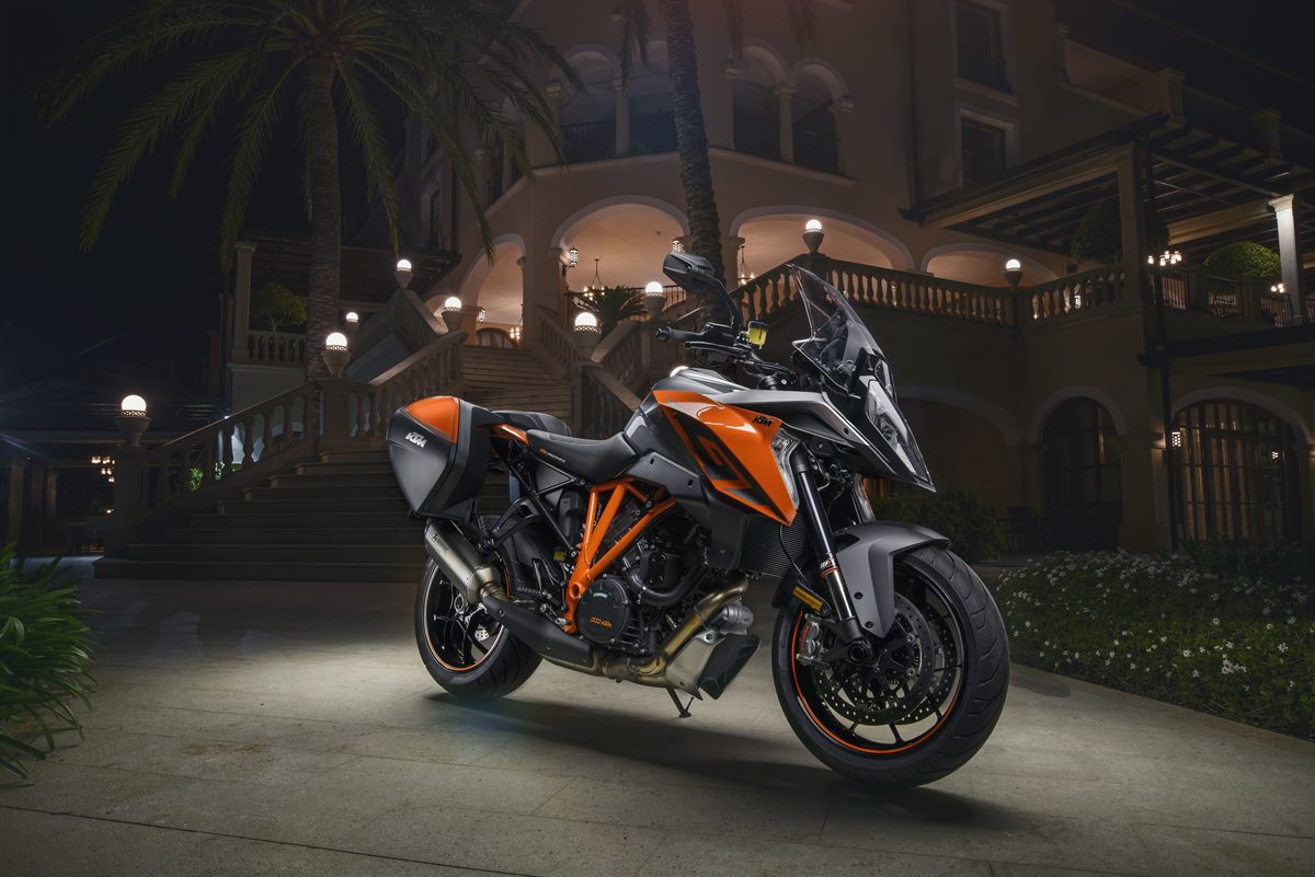 KTM 1290 SUPER DUKE GT_06