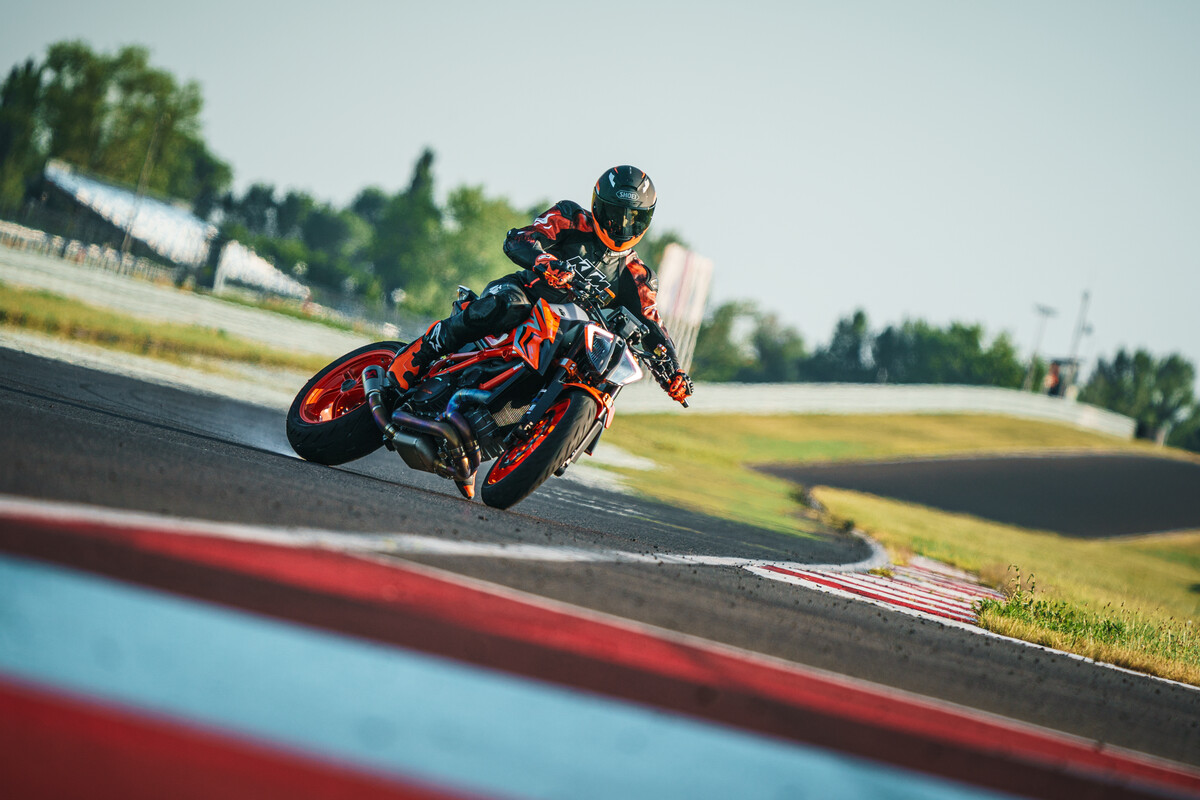 411690_MY22 KTM 1290 SUPER DUKE R - Cat B_EU_ Global