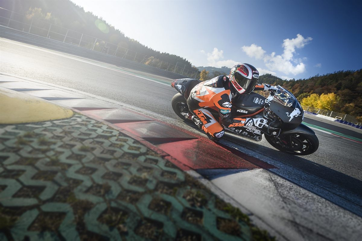 Alex_Hofmann_KTM_RC16_Red_Bull_Ring_2015
