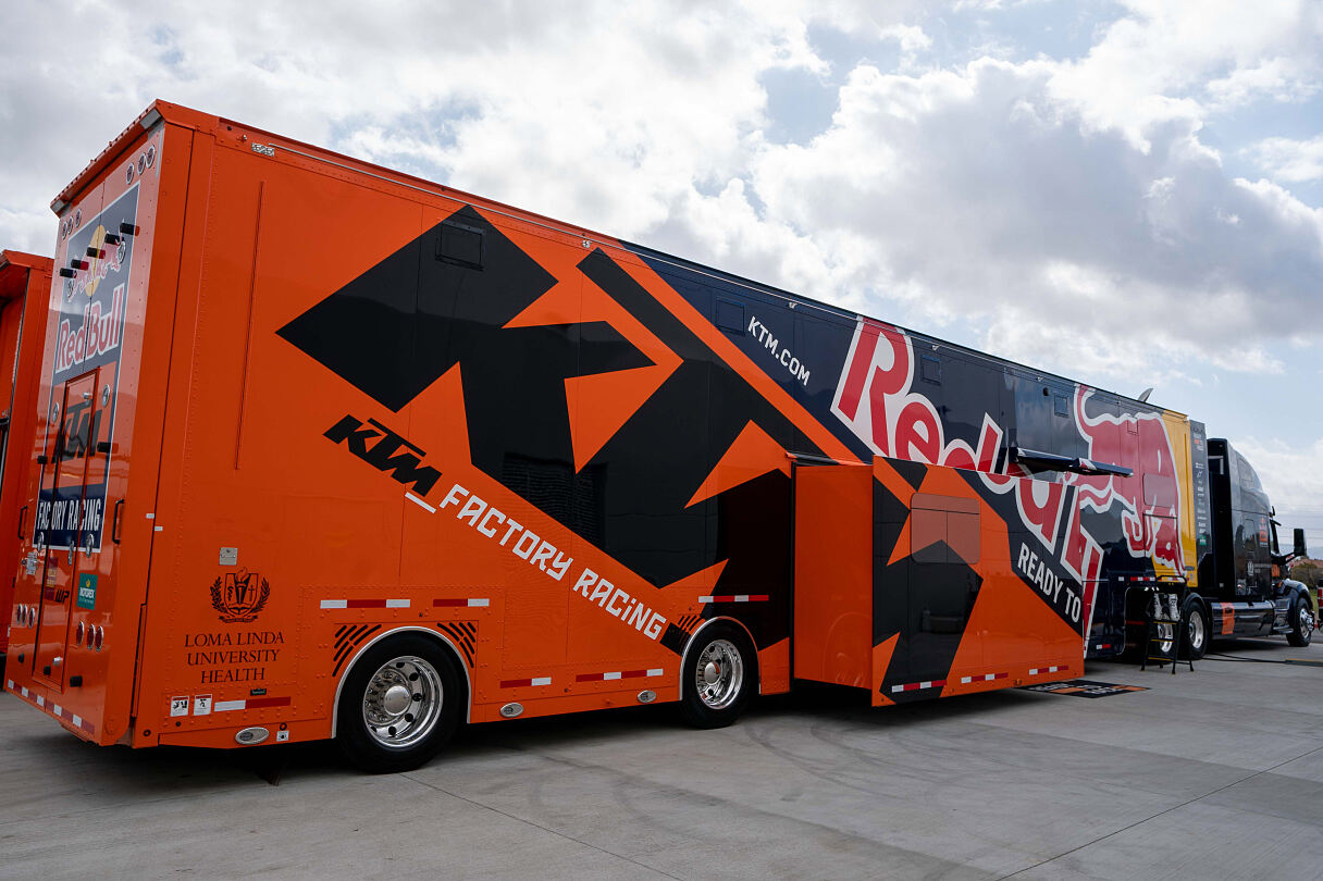 RED BULL KTM FACTORY RACING SXMX HOSPITALITY TRAILER