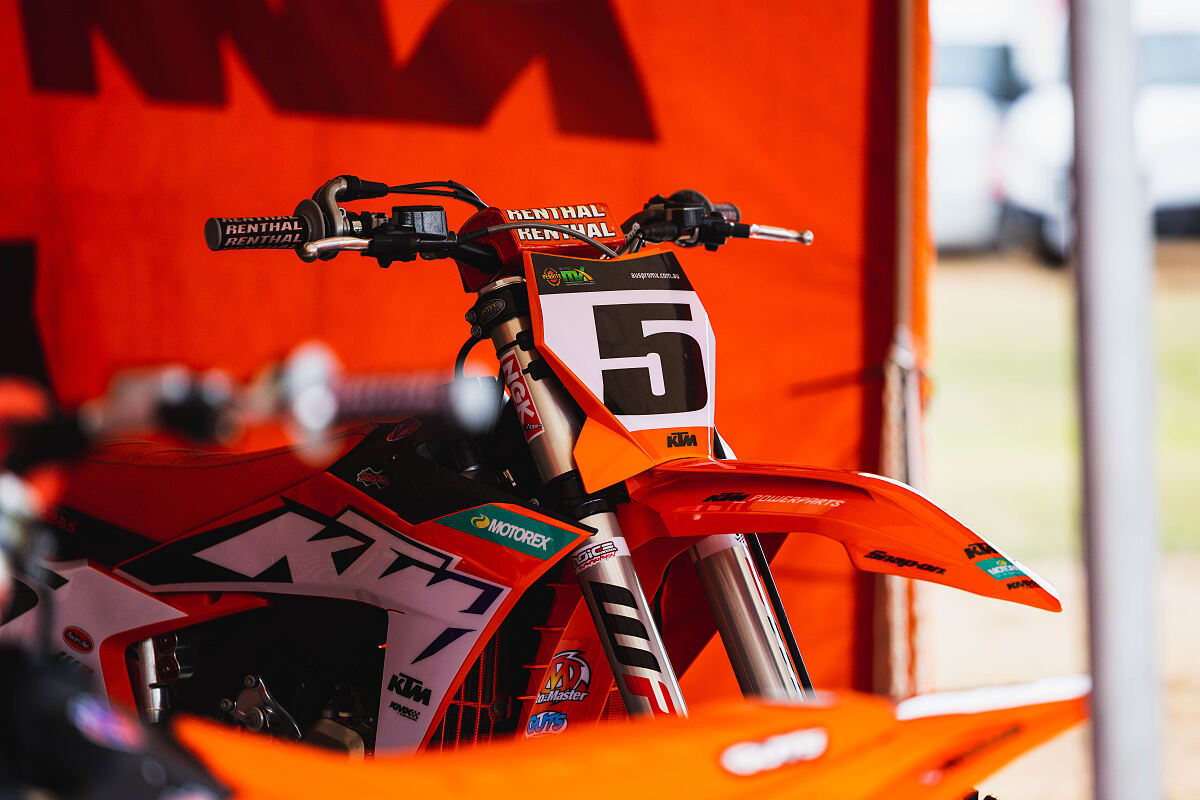 KTM RACING TEAM