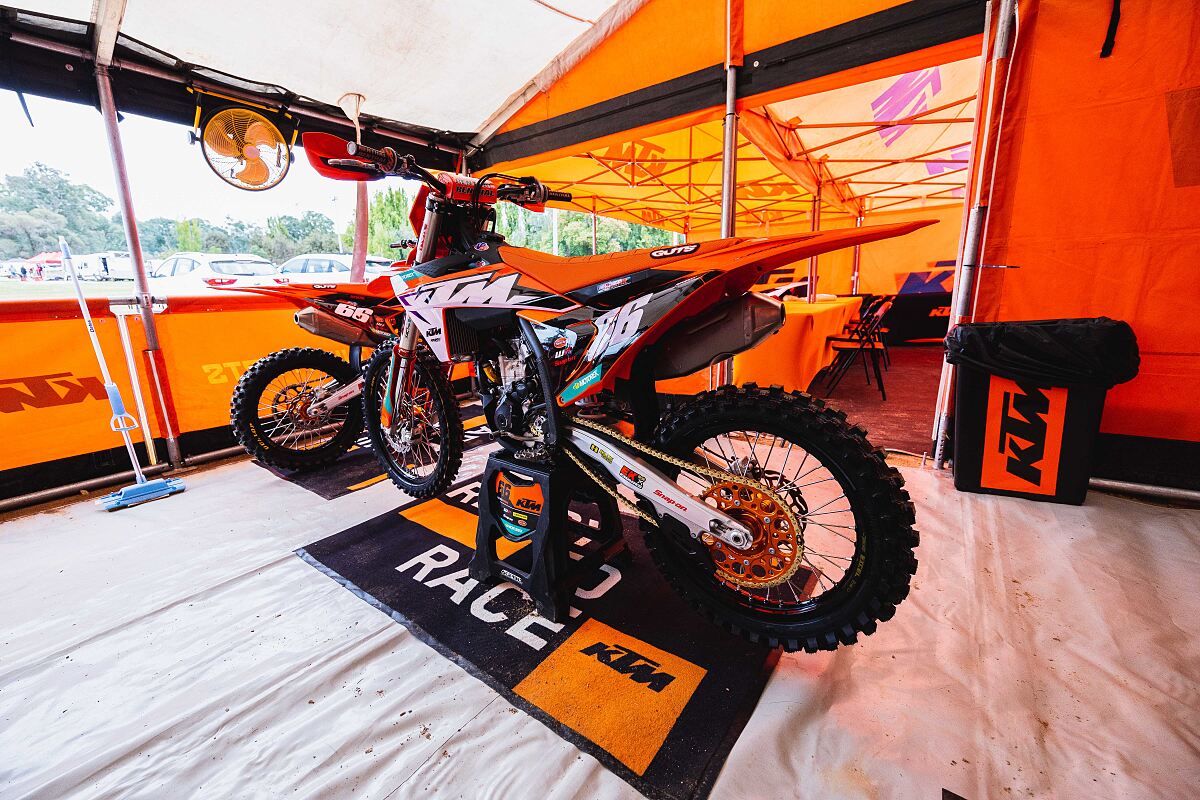 KTM RACING TEAM