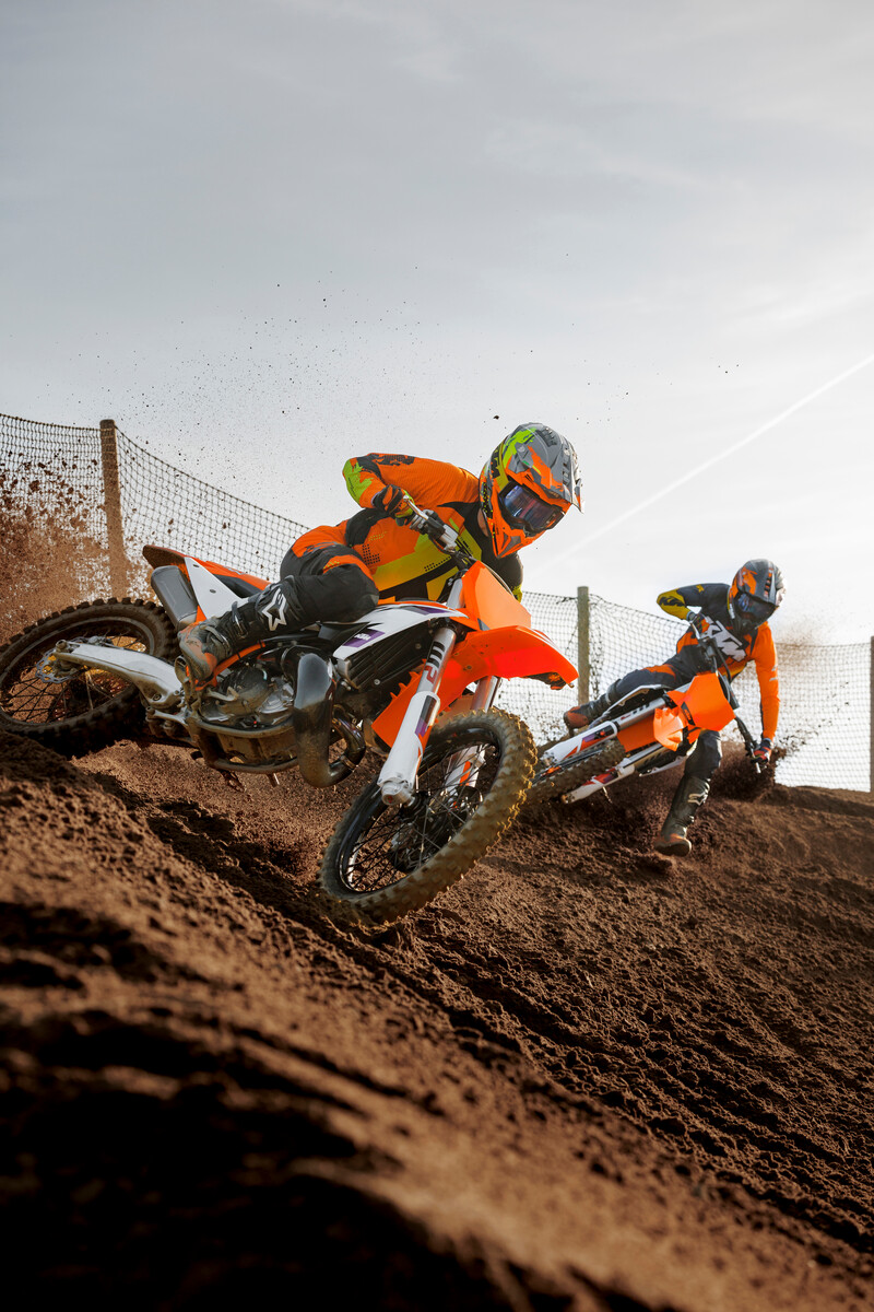 505493_MY24_ KTM 300 SX_ KTM 350 SX-F
